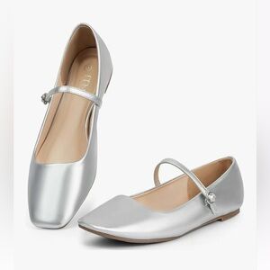 Silver Mary Jane Flats by Musshoe size 7 NWOT